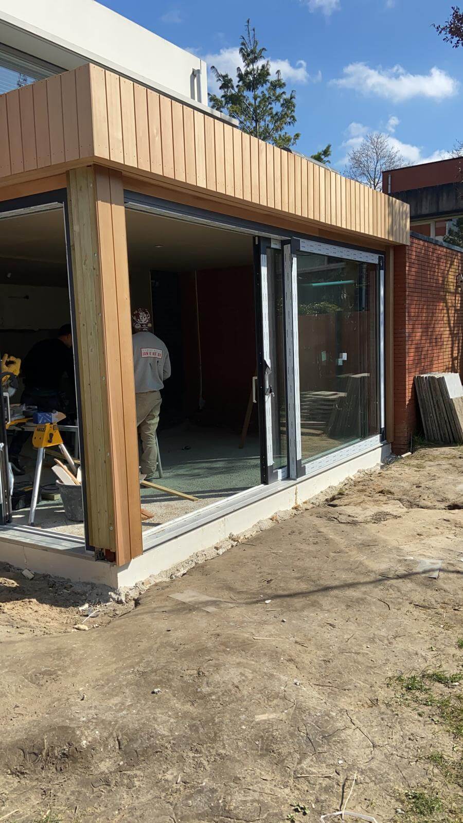 Moderne uitbouw hout voor natuurlijke uitstraling Moderne uitbouw hout voor natuurlijke uitstraling