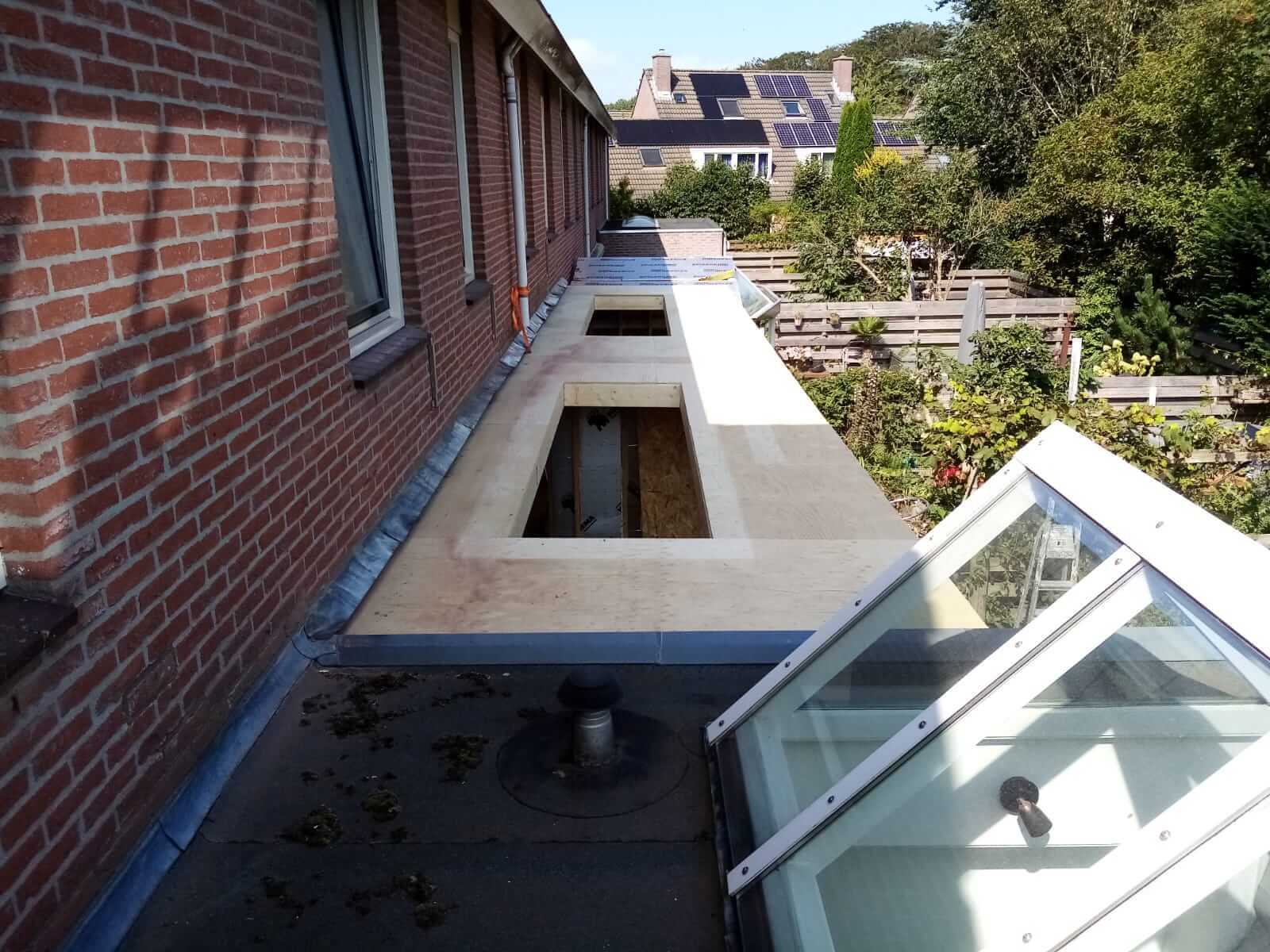 Uitbouw met lichtstraat Uitbouw met lichtstraat